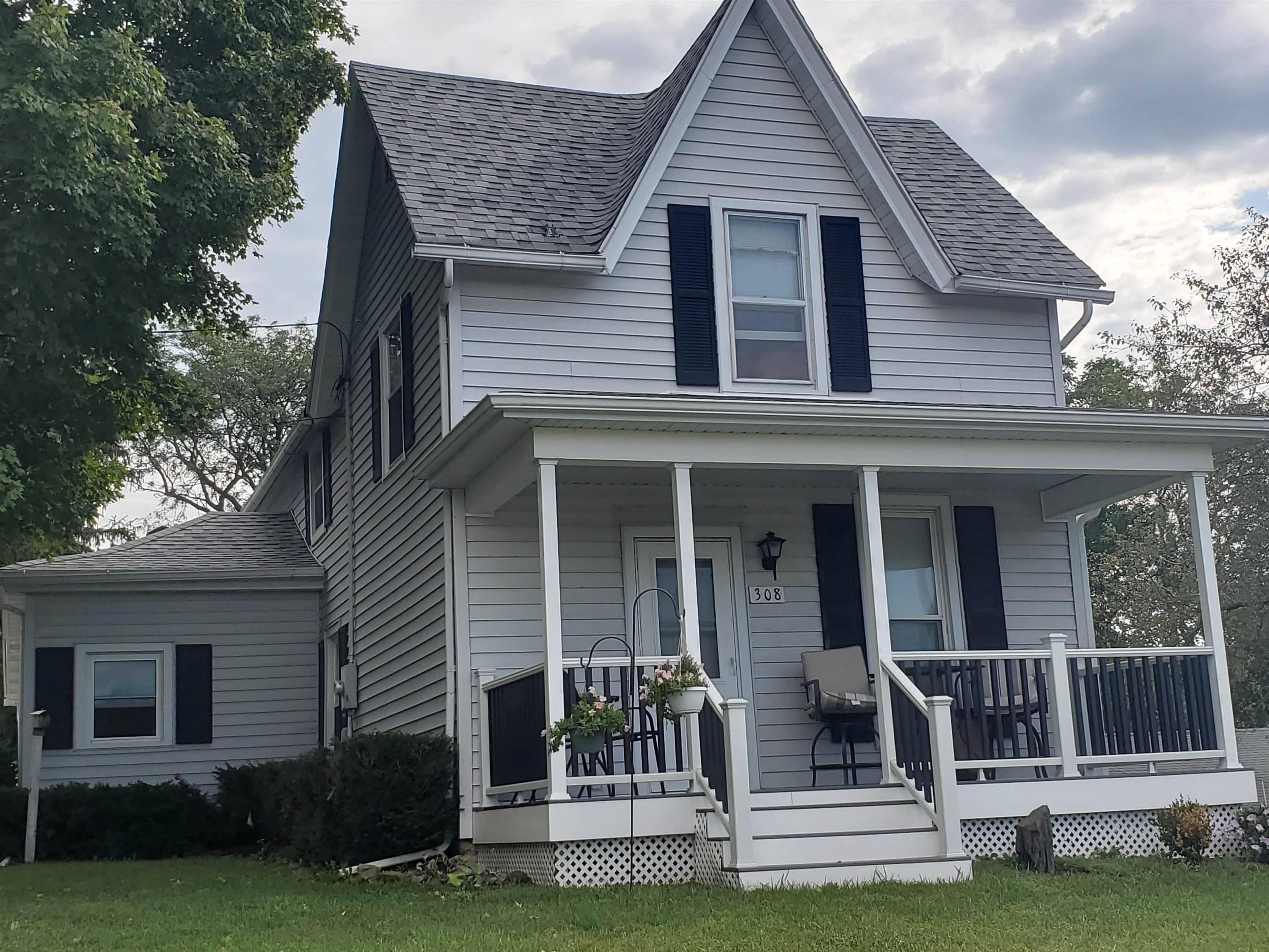308 3rd ST, Elkader, IA 52043