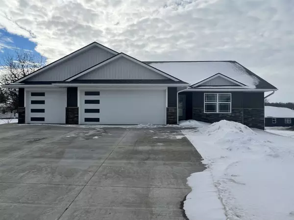 109 Fairview DR, Manchester, IA 52057