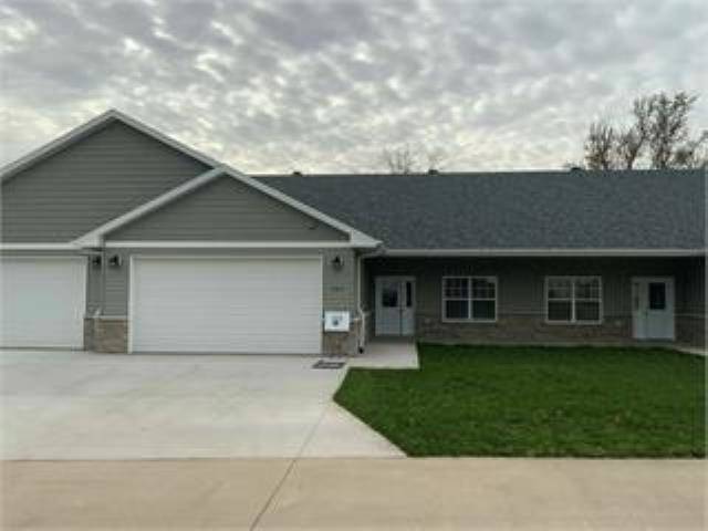 309 Louie's WAY, Edgewood, IA 52042