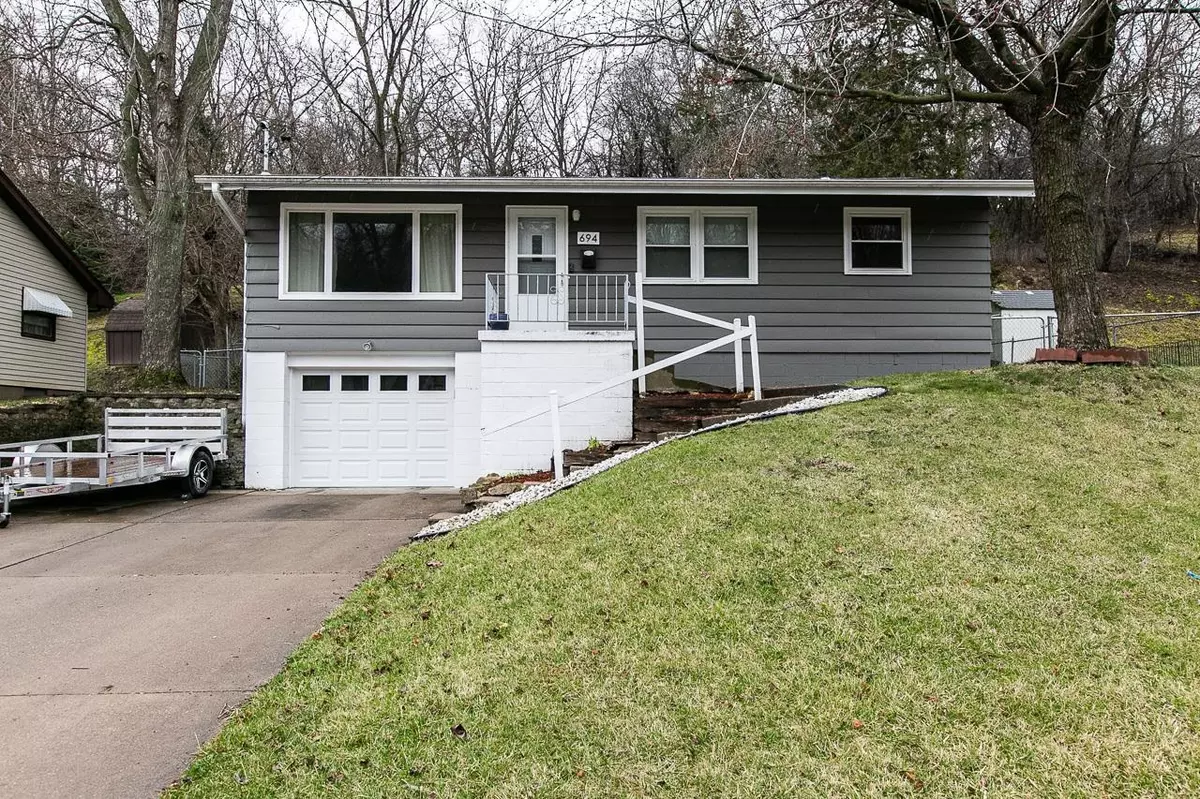 Dubuque, IA 52001,694 Kaufmann AVE