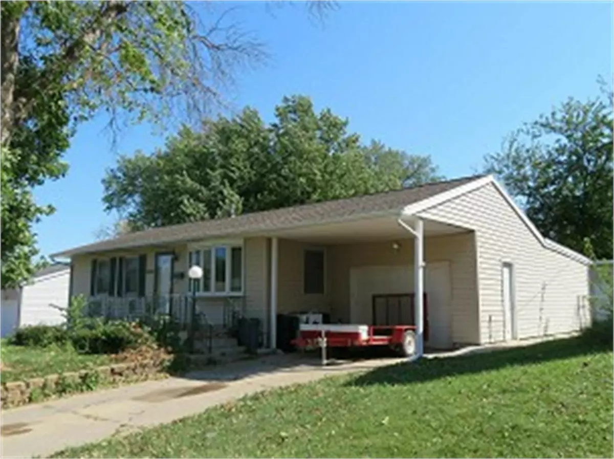 Dubuque, IA 52001,2388 Martin DR