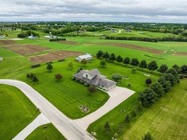 7090 Ioka Ridge RD, Platteville, WI 53818