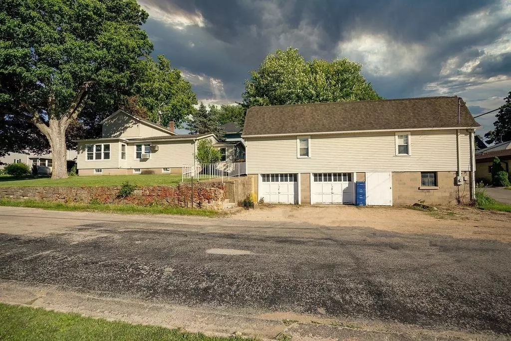 Elizabeth, IL 61028,202 S Main ST