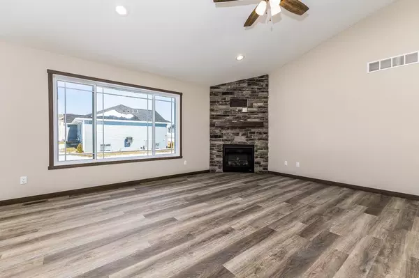 Epworth, IA 52045,327 Countryside DR