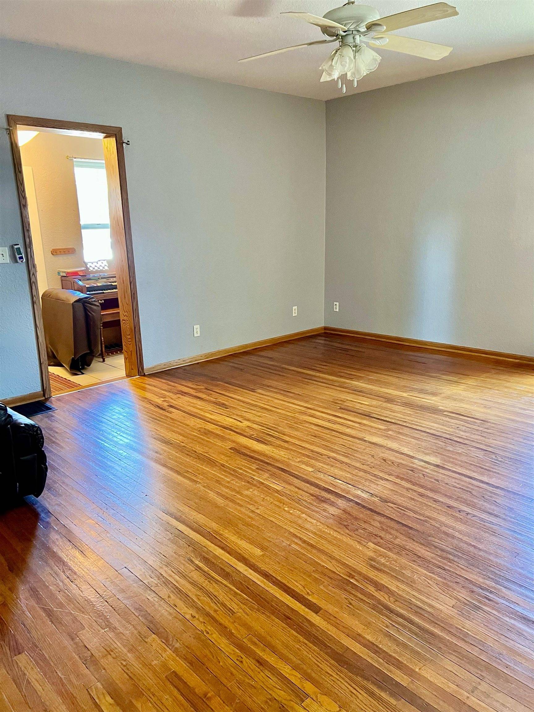 Manchester, IA 52057,410 W Marion ST