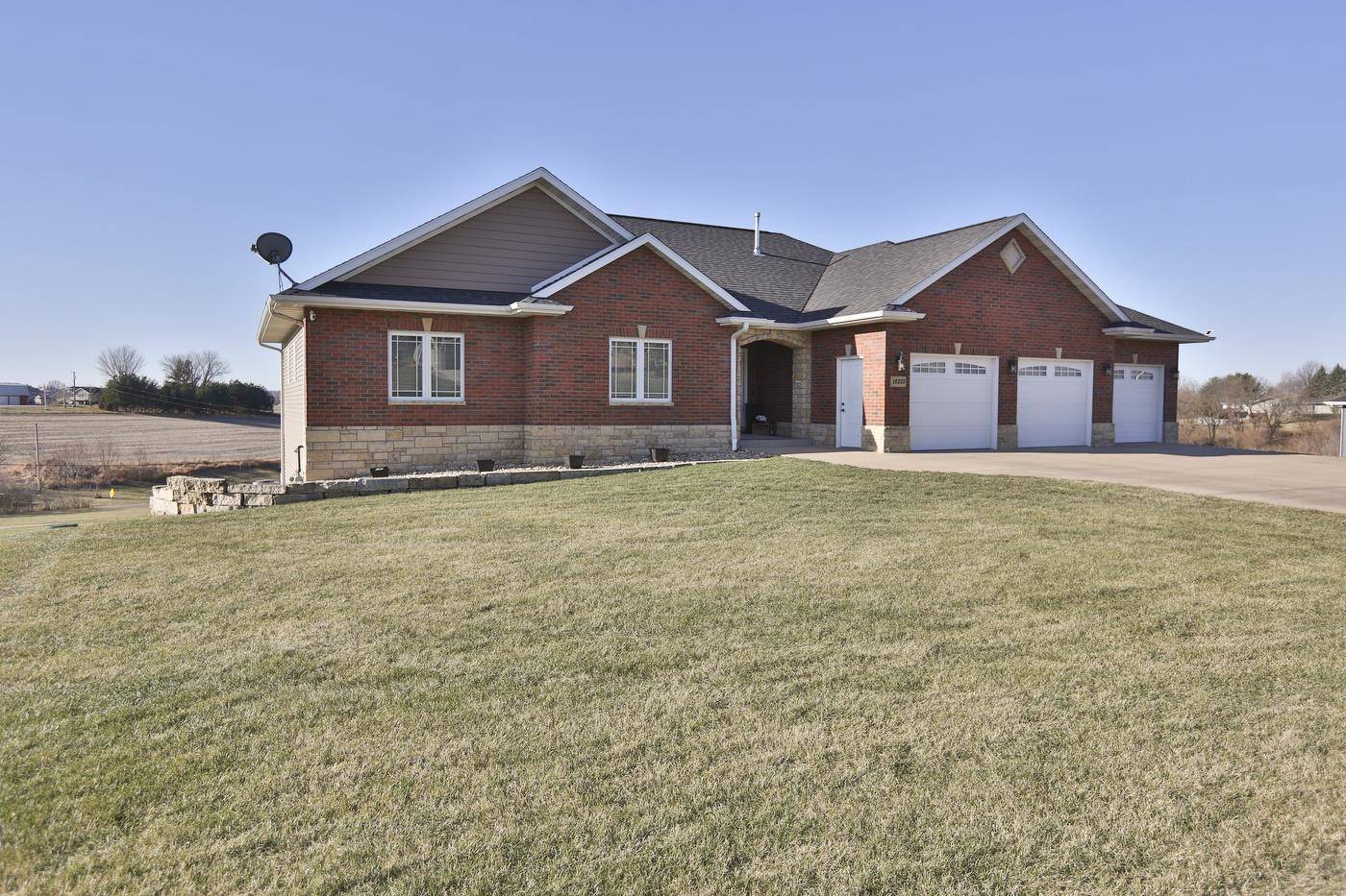Dubuque, IA 52002,16329 Country View CT
