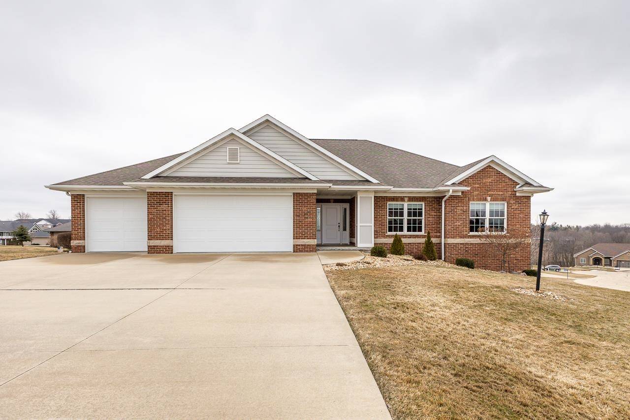 16775 Cordillera DR, Peosta, IA 52068