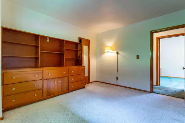 Dubuque, IA 52001,1330 Kaufmann AVE