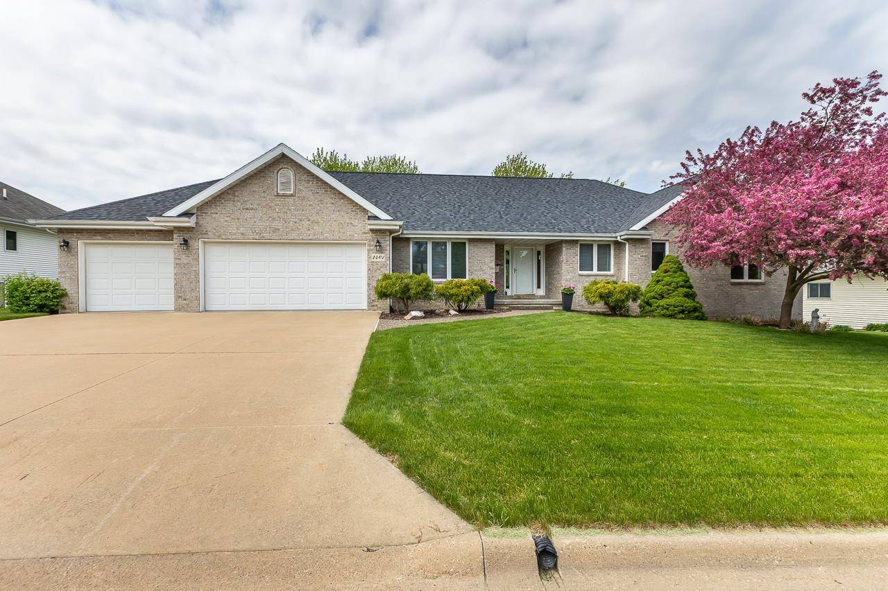 2401 Spruce Wood DR, Dubuque, IA 52002