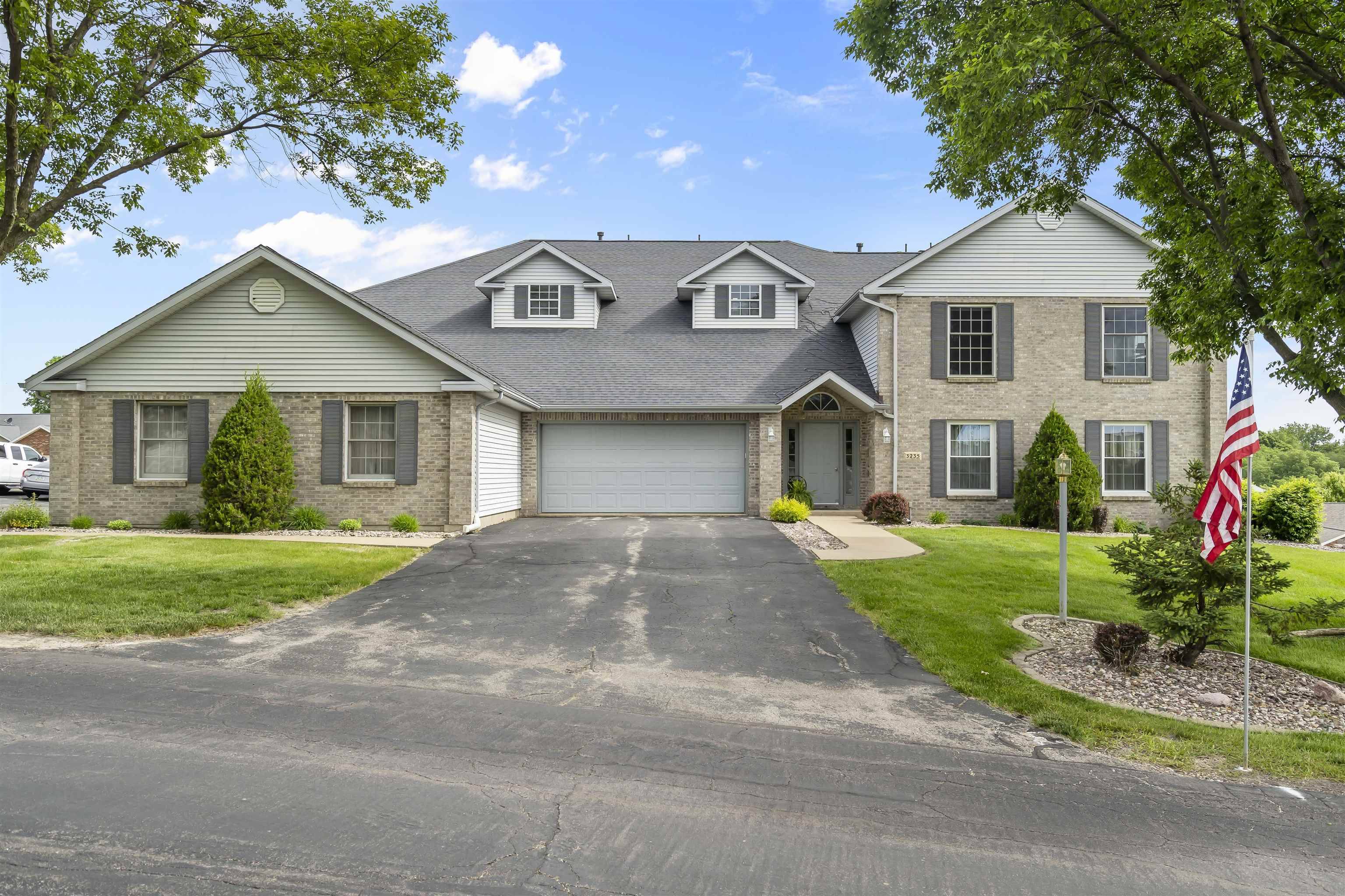 3235 Lake Ridge DR, Dubuque, IA 52003