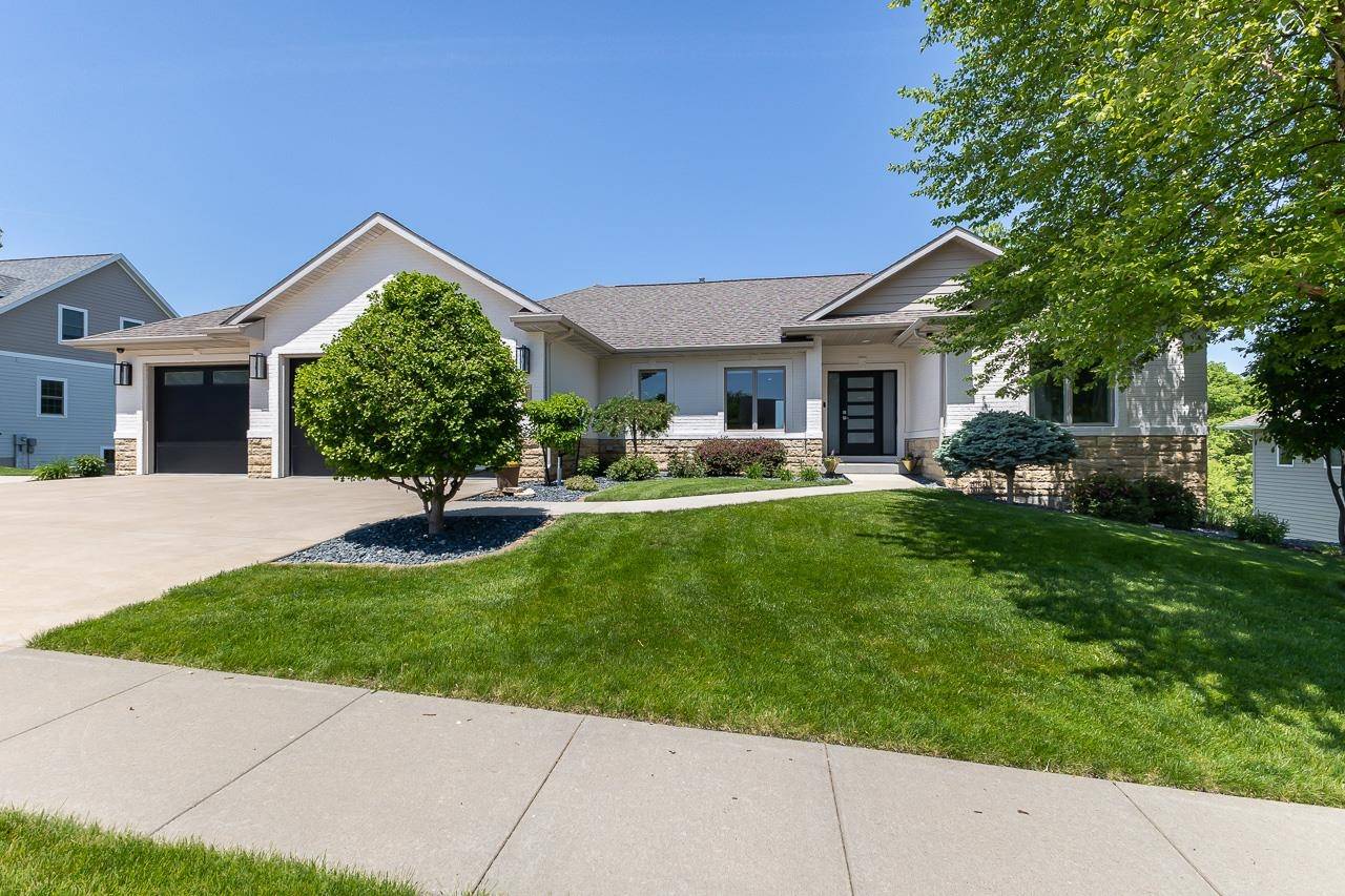 Dubuque, IA 52003,1899 Creek Wood DR