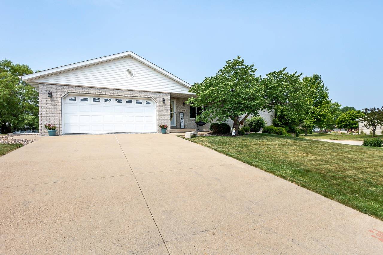 Peosta, IA 52068,625 S Birch RDG