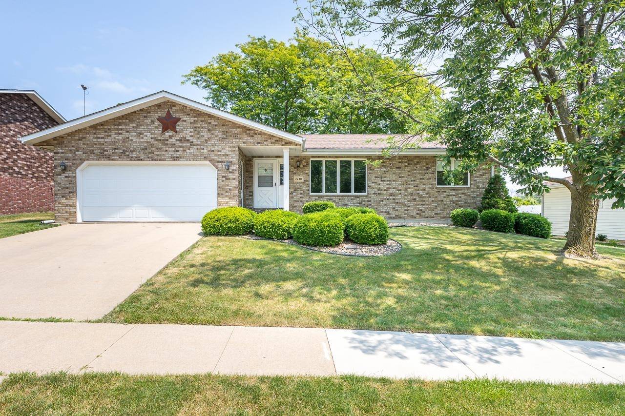 2230 South Way DR, Dubuque, IA 52002