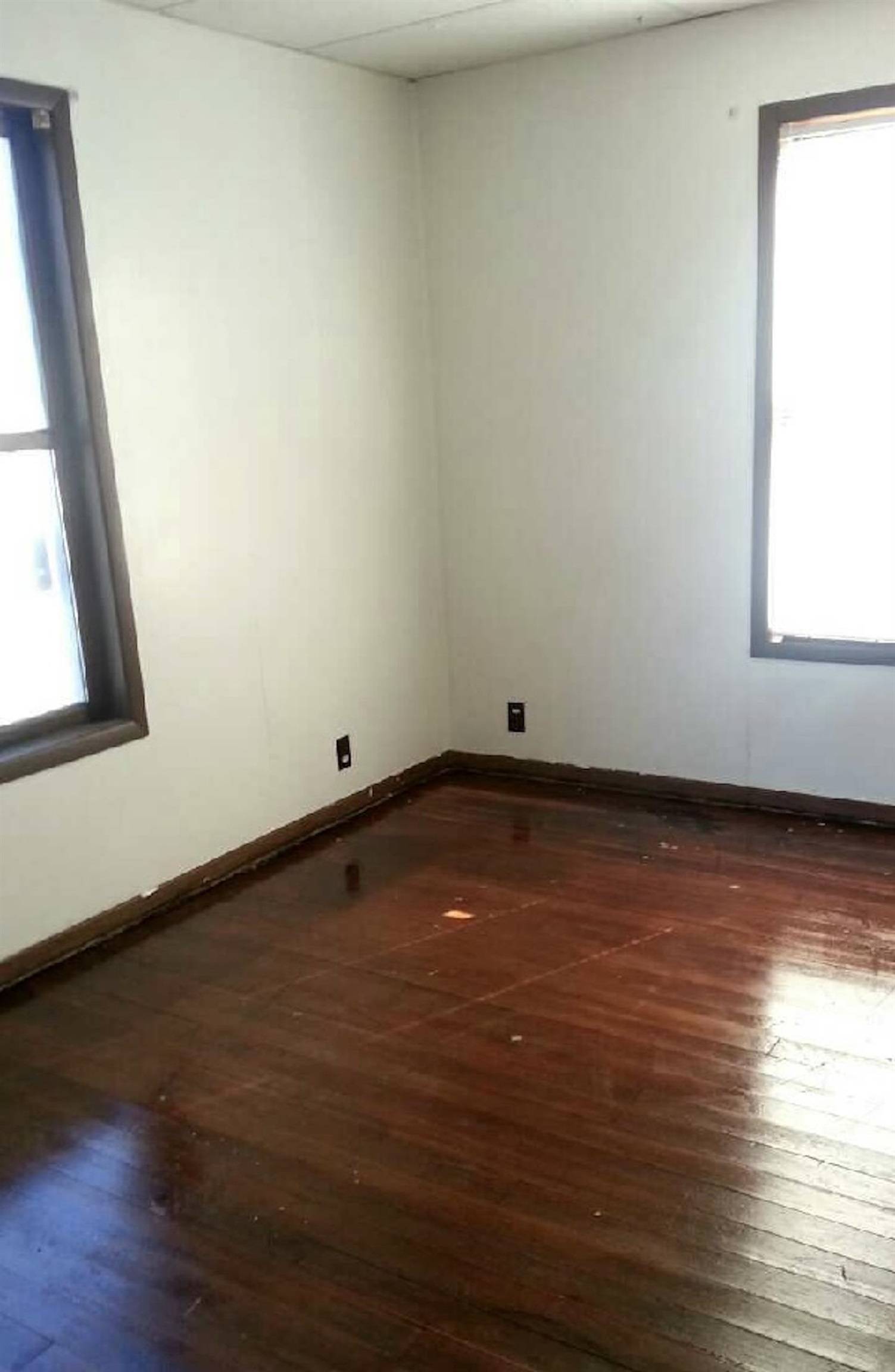 Dubuque, IA 52001,2301 White ST