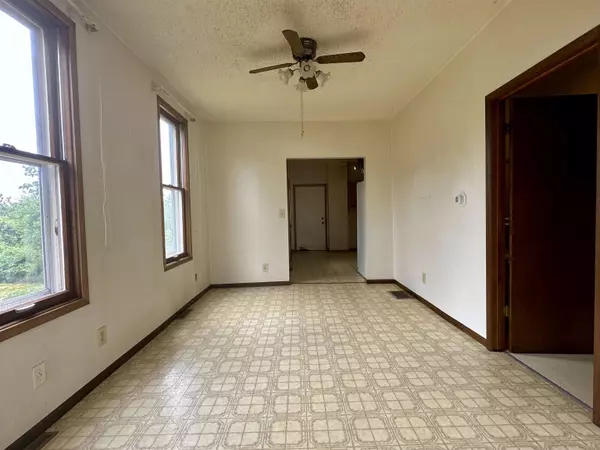 Dubuque, IA 52001,2721 Muscatine ST