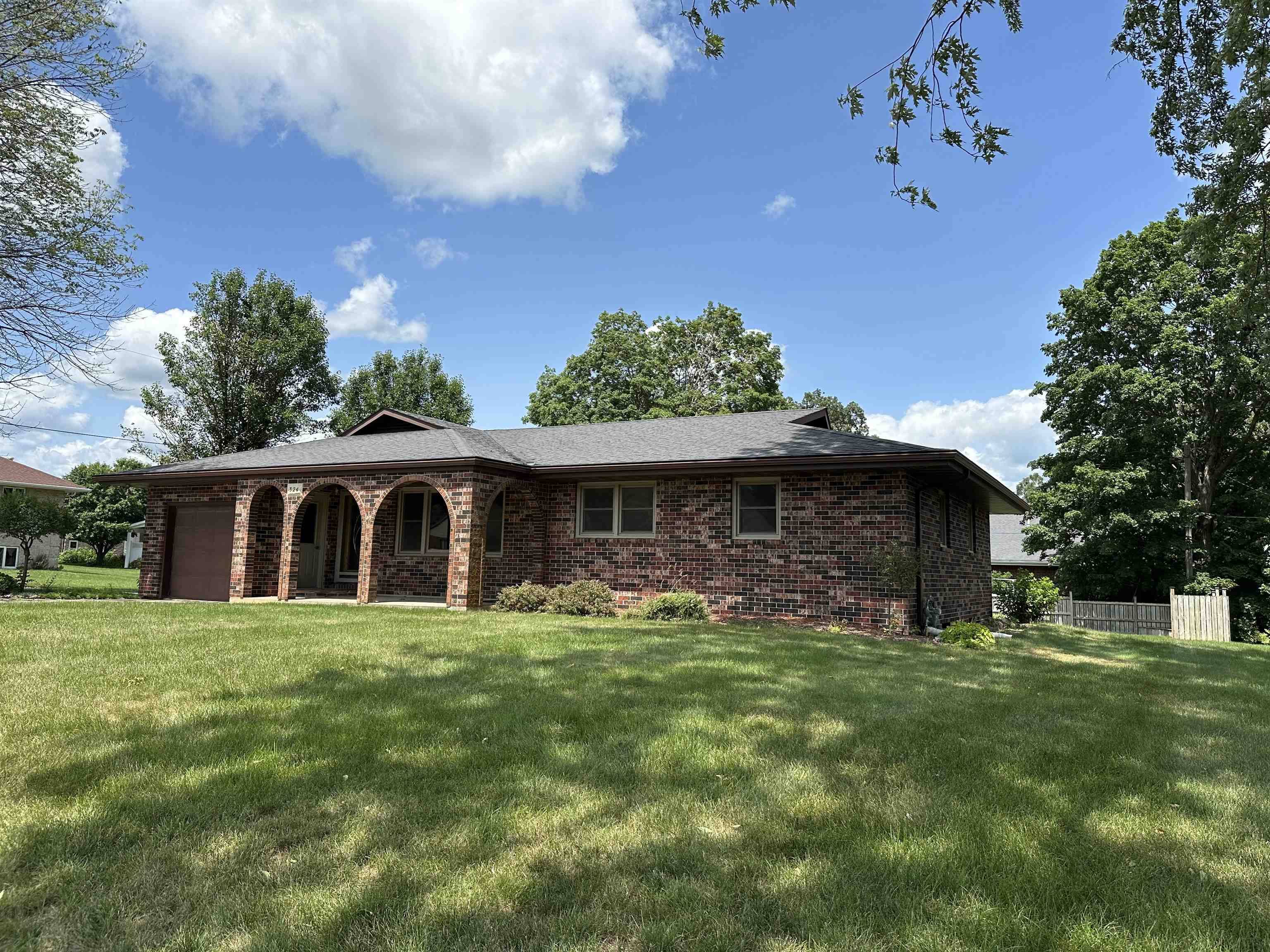 324 9th Avenue SW, Dyersville, IA 52040