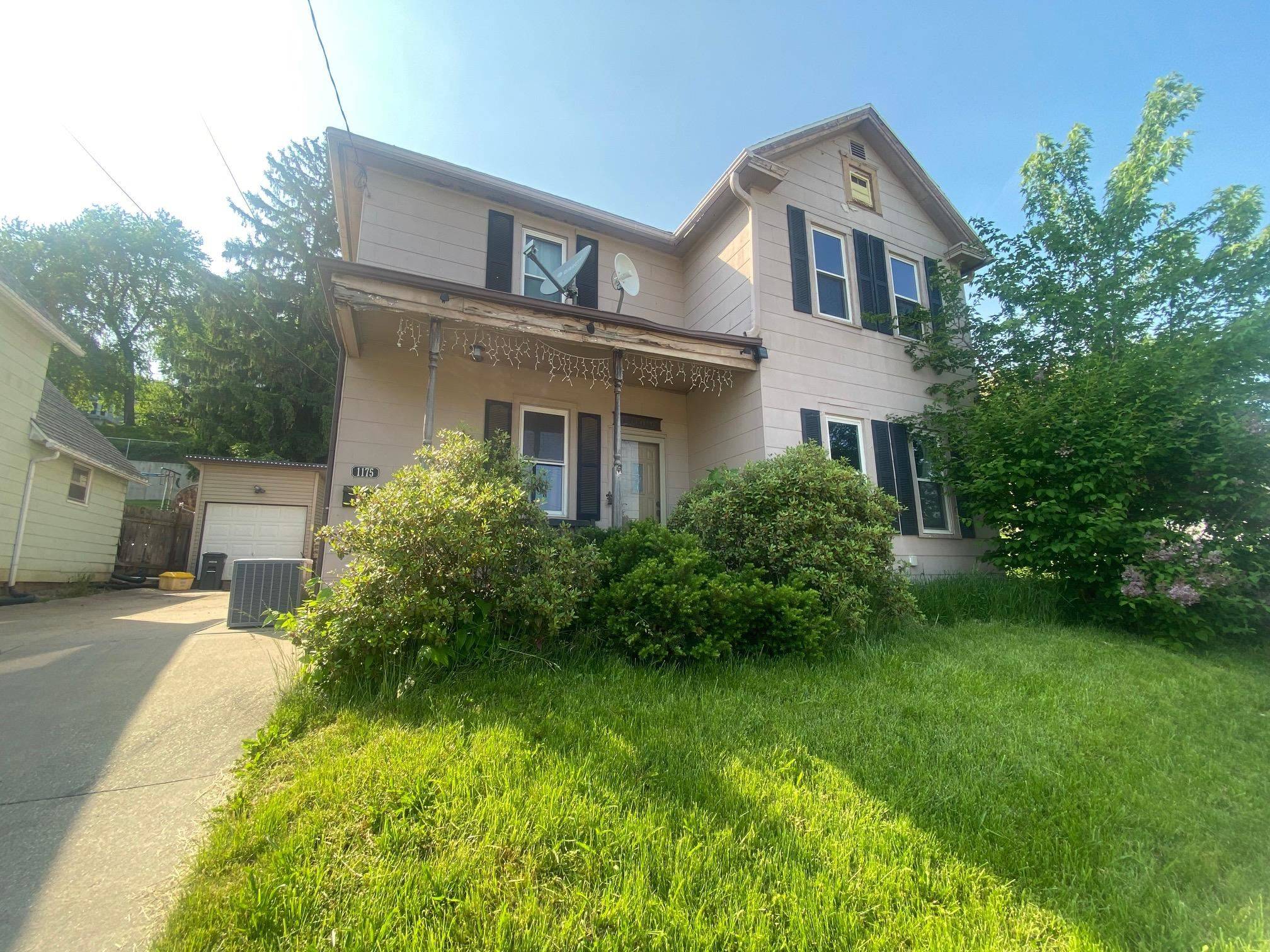 1175 High Bluff ST, Dubuque, IA 52001