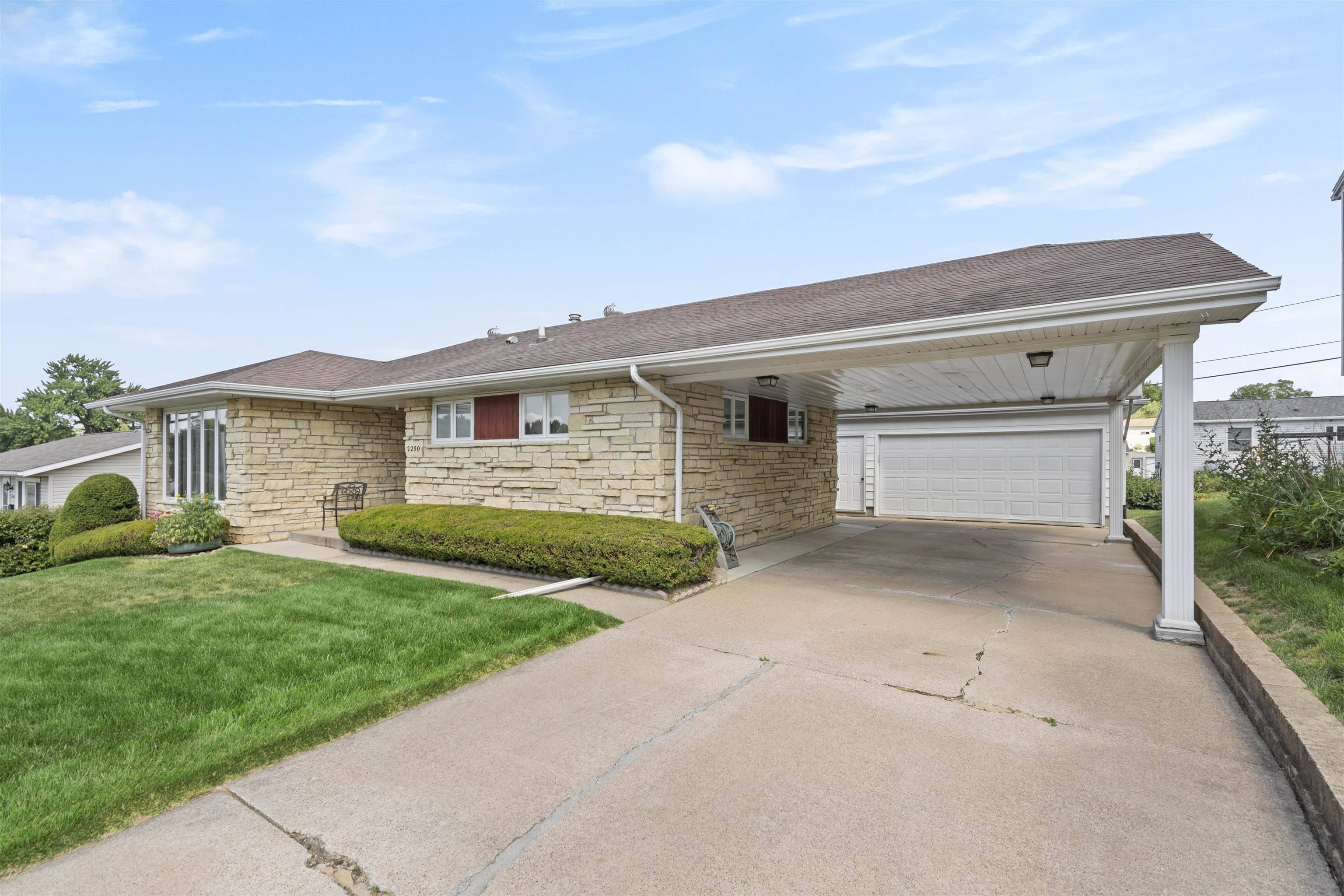 Dubuque, IA 52001,2290 Crissy DR