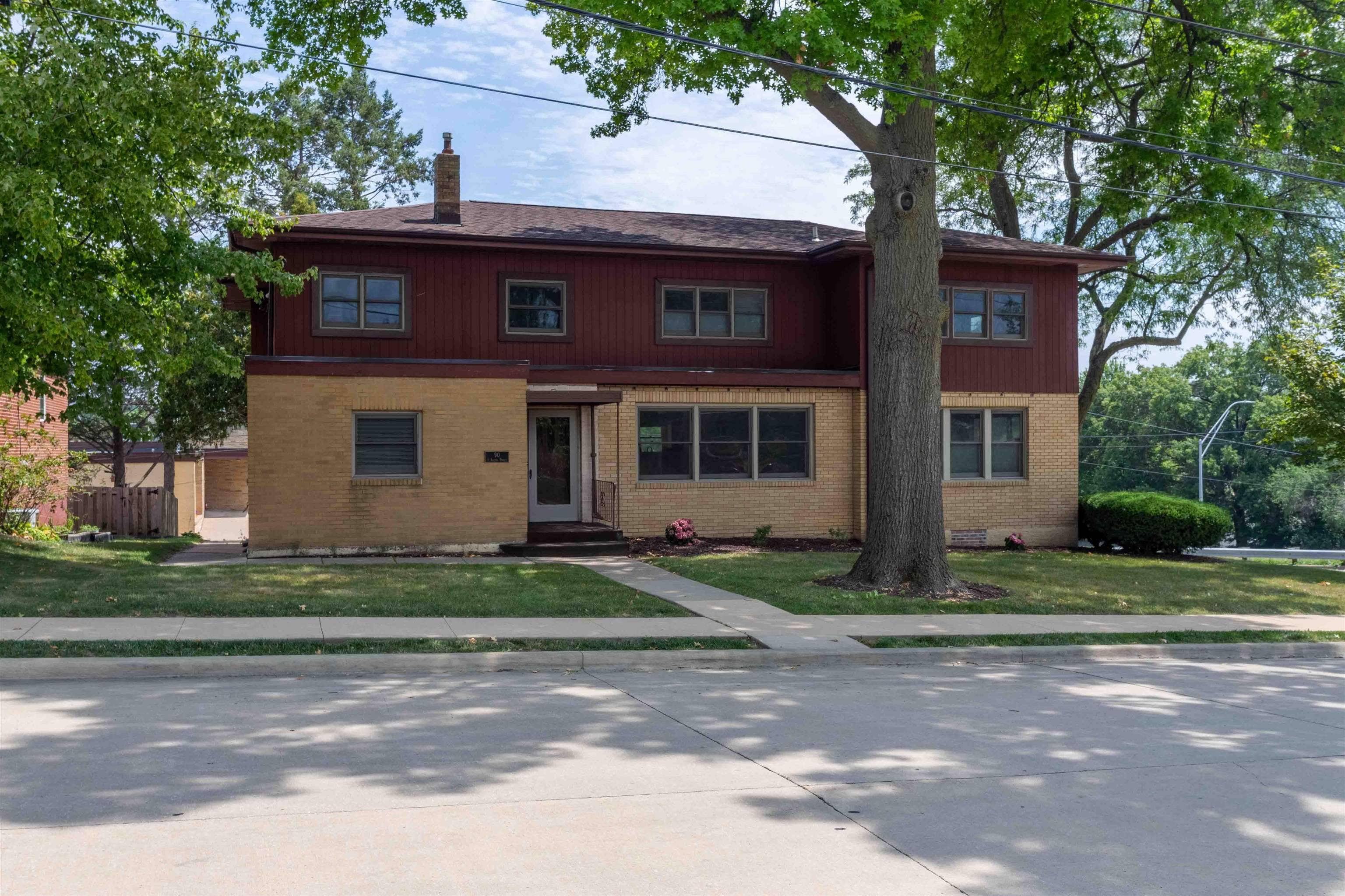 90 S Algona ST, Dubuque, IA 52001