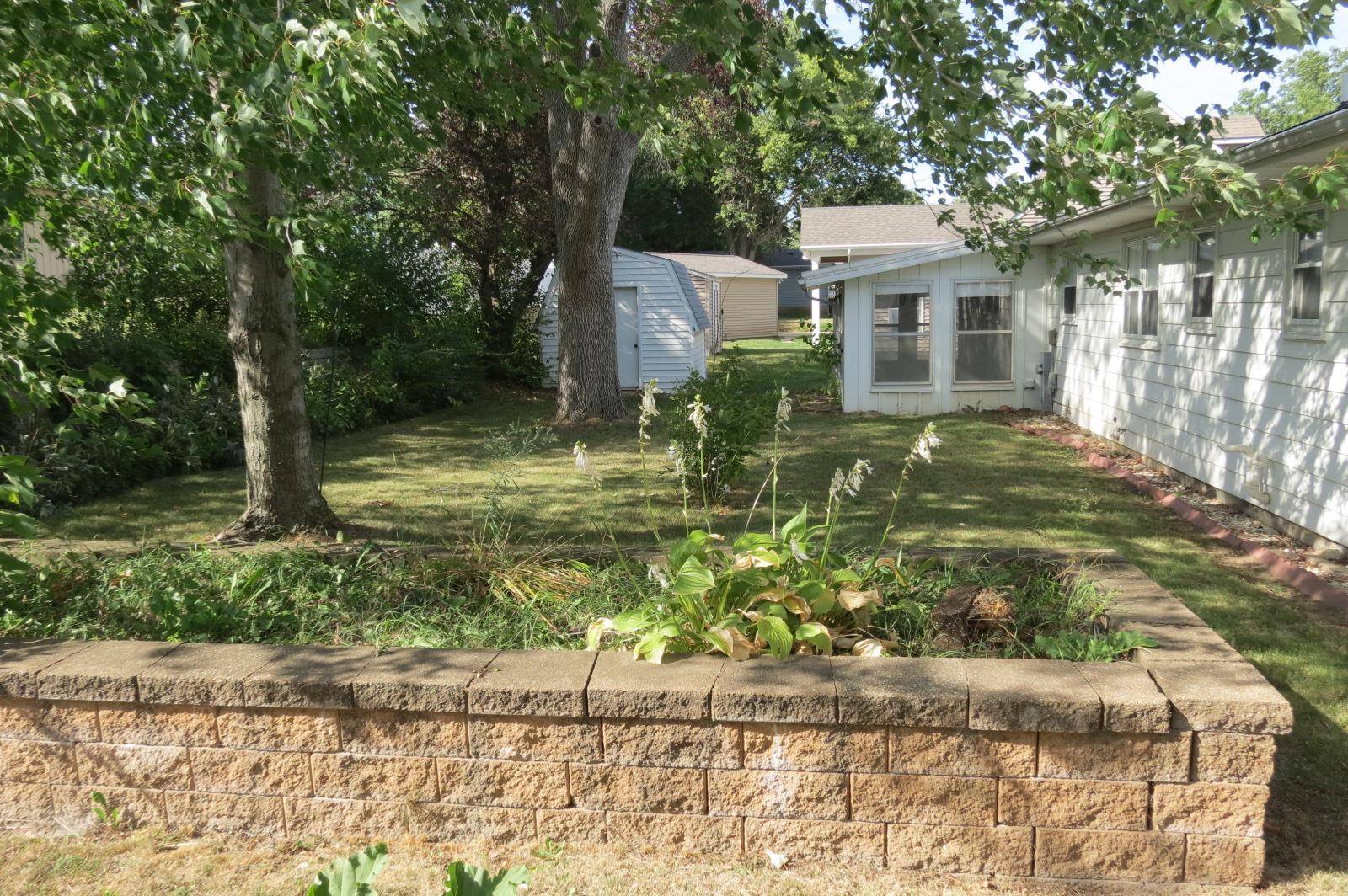 Maquoketa, IA 52060,616 S 5th ST
