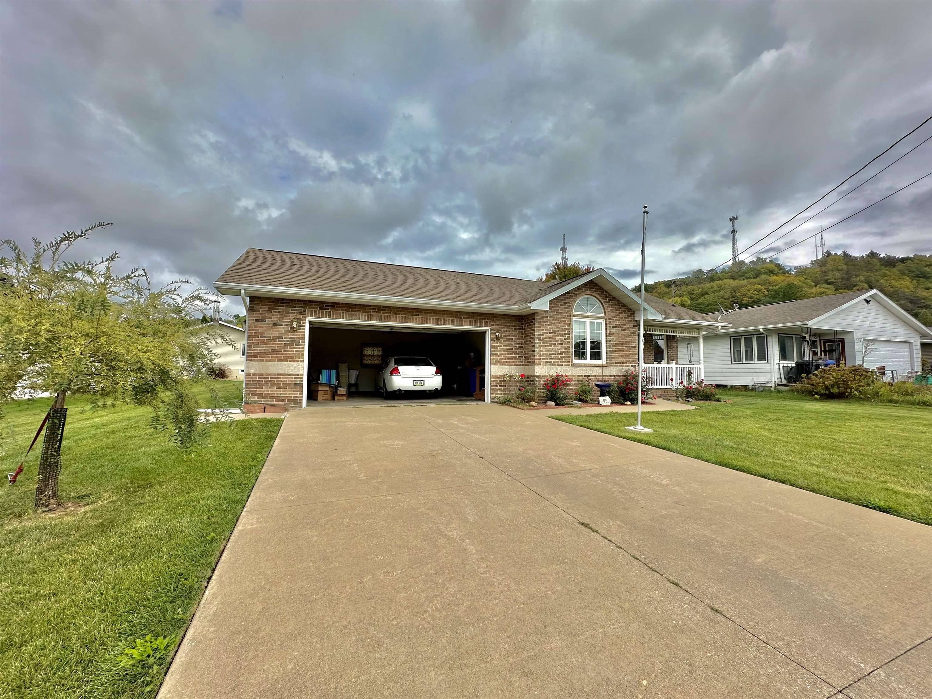606 Dunn ST, Bellevue, IA 52031