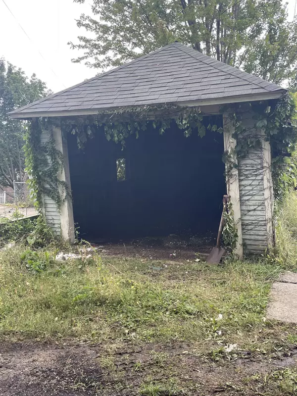 Dubuque, IA 52001,1345 Glen Oak ST