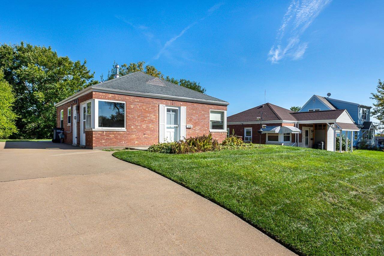 Dubuque, IA 52001,2132 Avalon RD