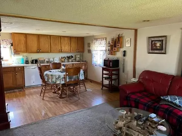 Bernard, IA 52032,9901 Leisure Lake RD