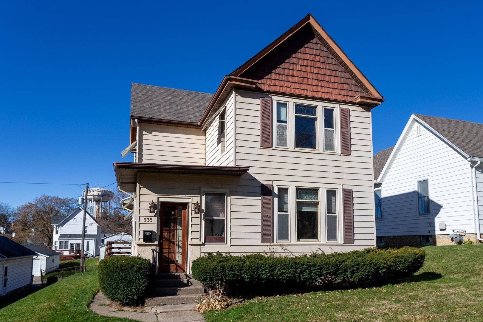 Dubuque, IA 52001,335 Nevada ST