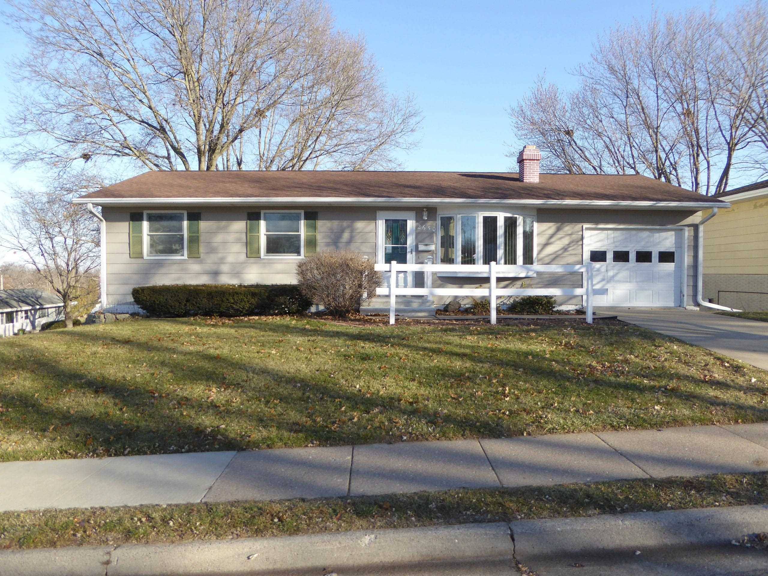 2650 Rosewood Dr. DR, Dubuque, IA 52001