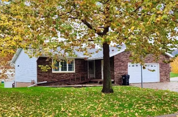 Bellevue, IA 52031,208 N 10TH ST