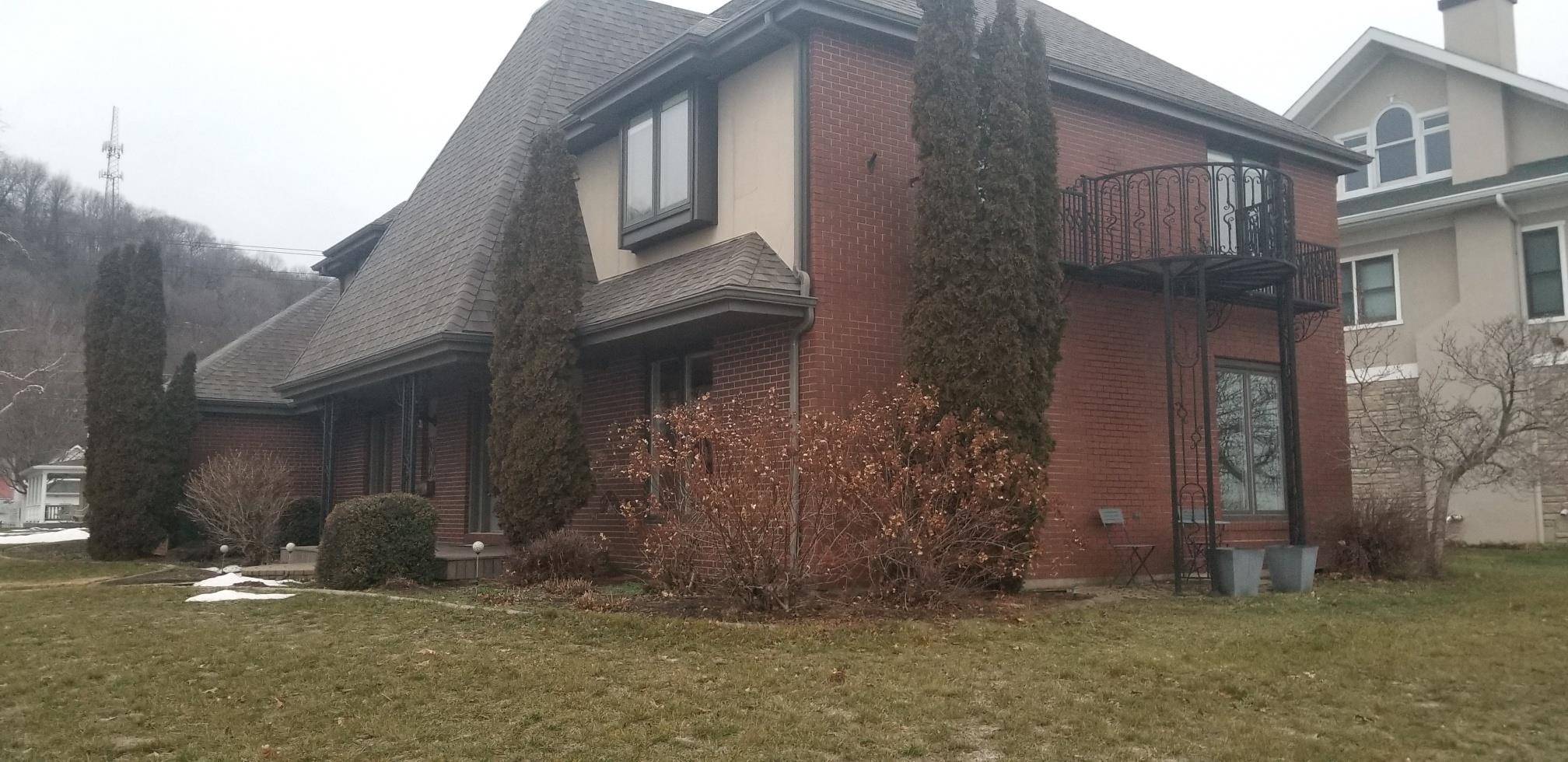 Bellevue, IA 52031,101 Oak ST
