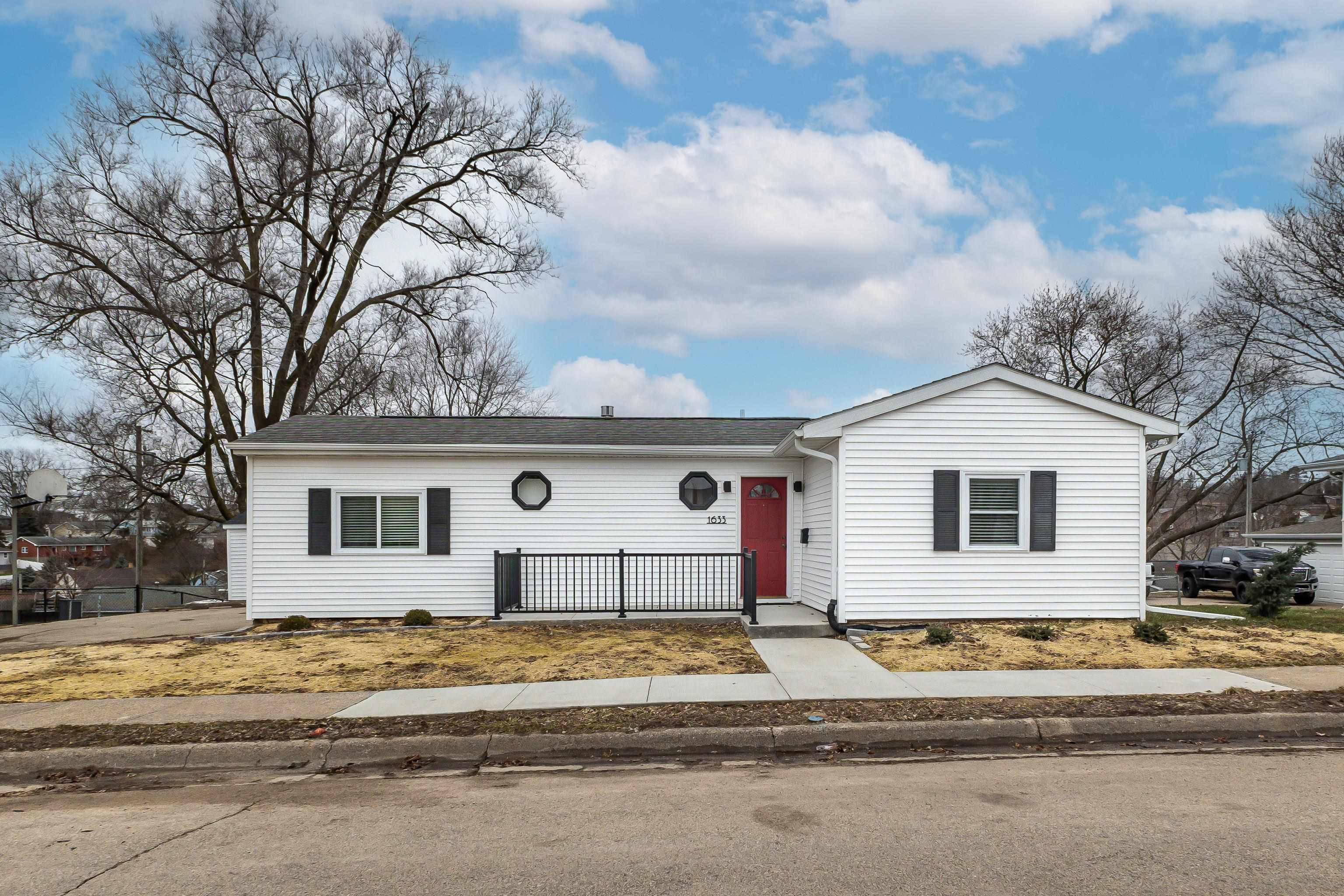 1633 Hickson AVE, Dubuque, IA 52001