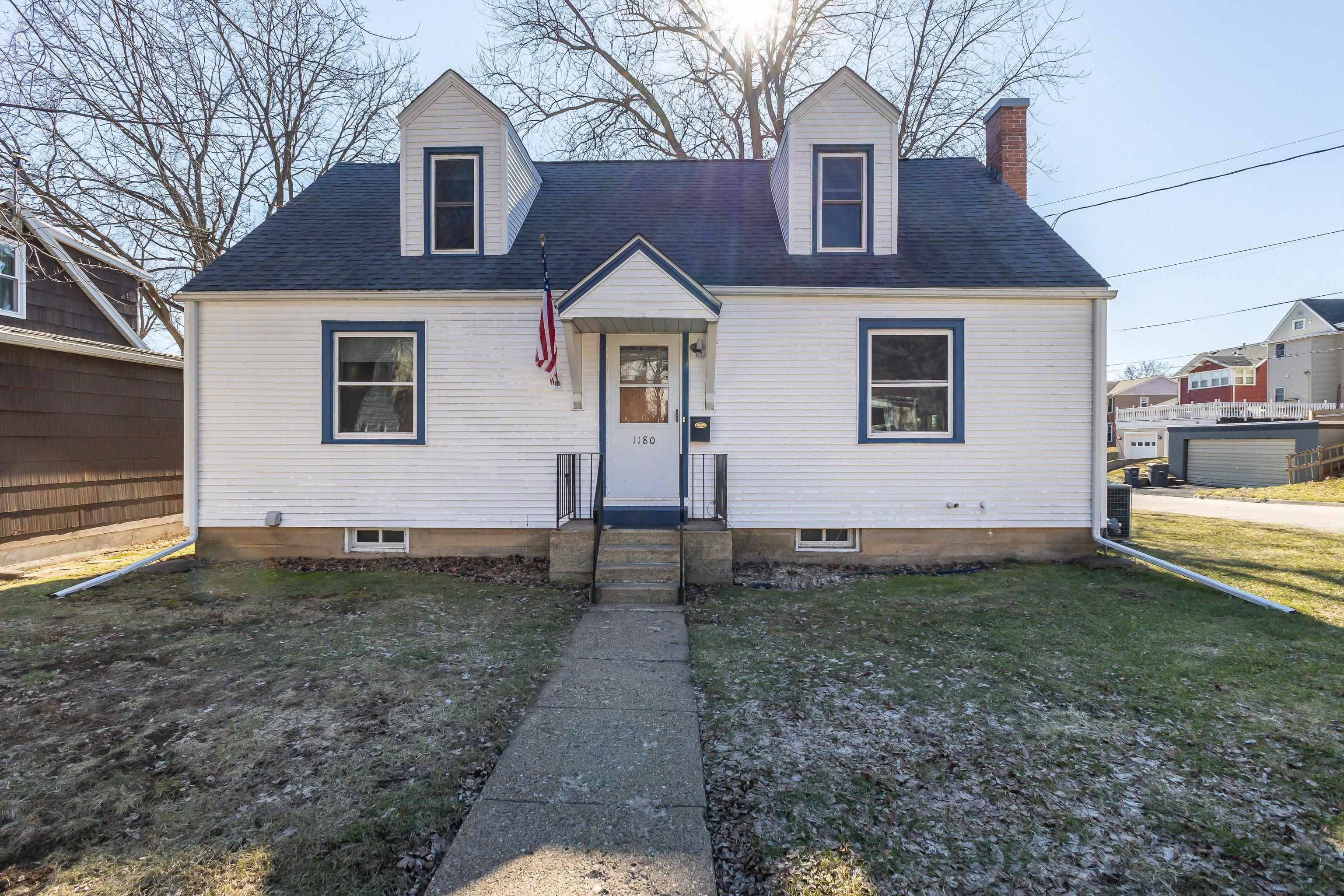 1180 Solon ST, Dubuque, IA 52001
