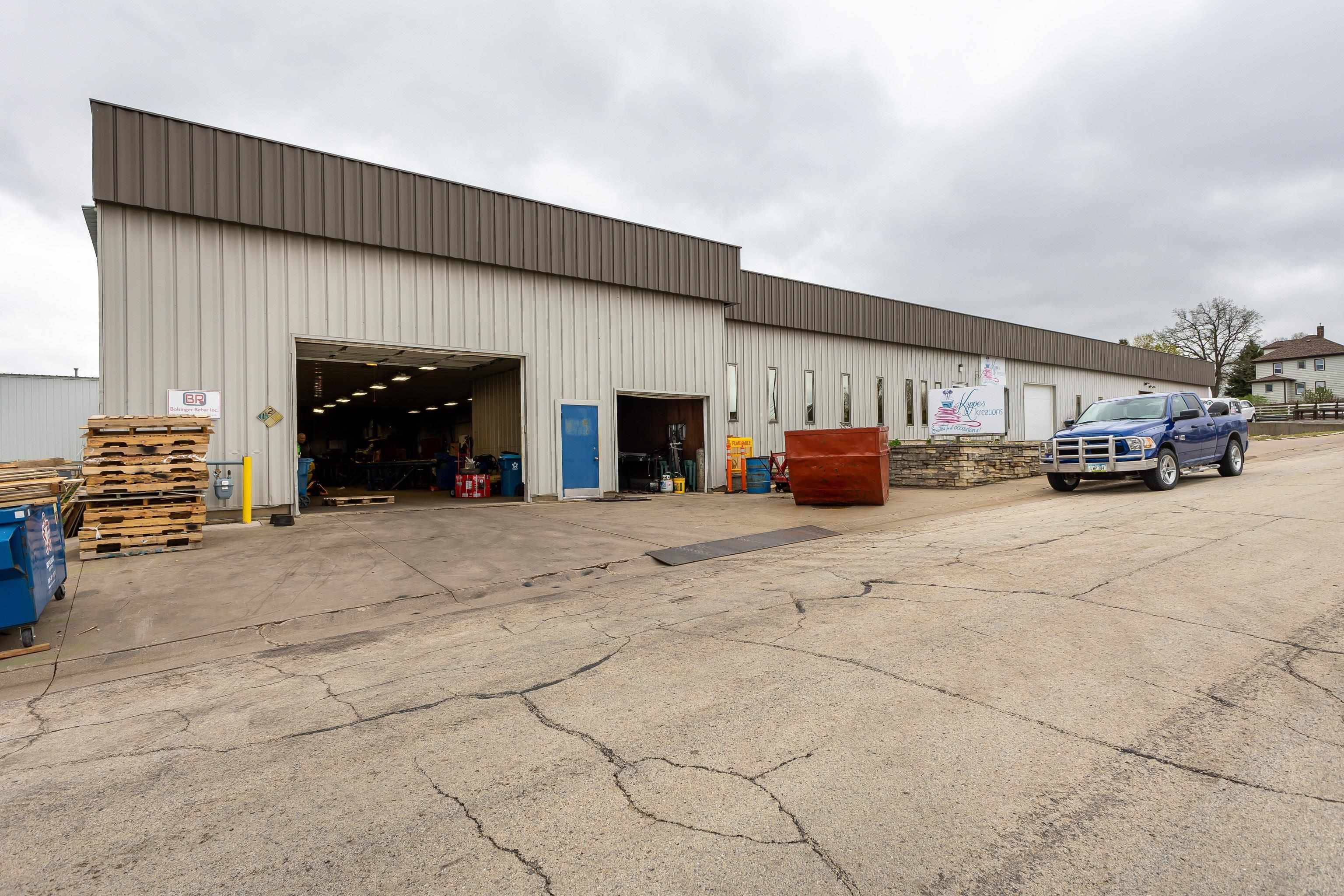 Cascade, IA 52033,109-111 Adams Street SE