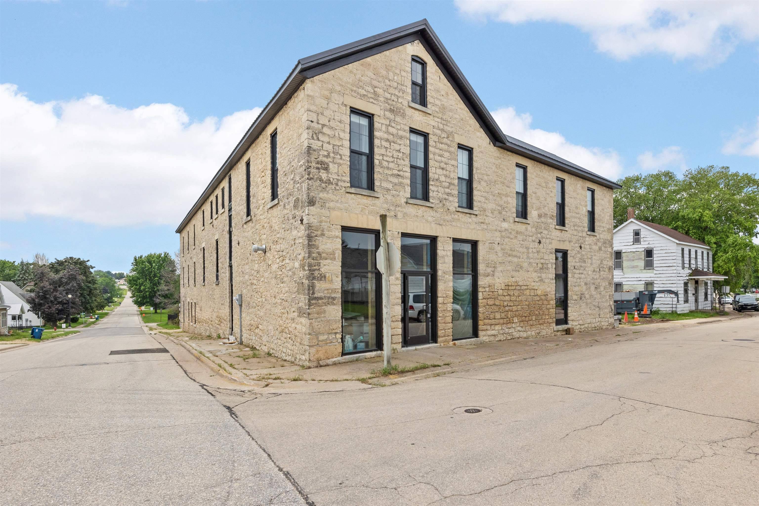 201 2nd AVE, Cascade, IA 52033