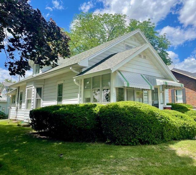 301 Montgomery AVE, East Dubuque, IL 61025