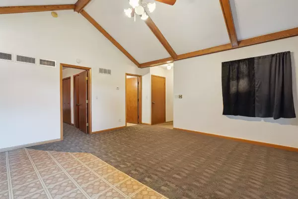 Dyersville, IA 52040,828 1st Ave W