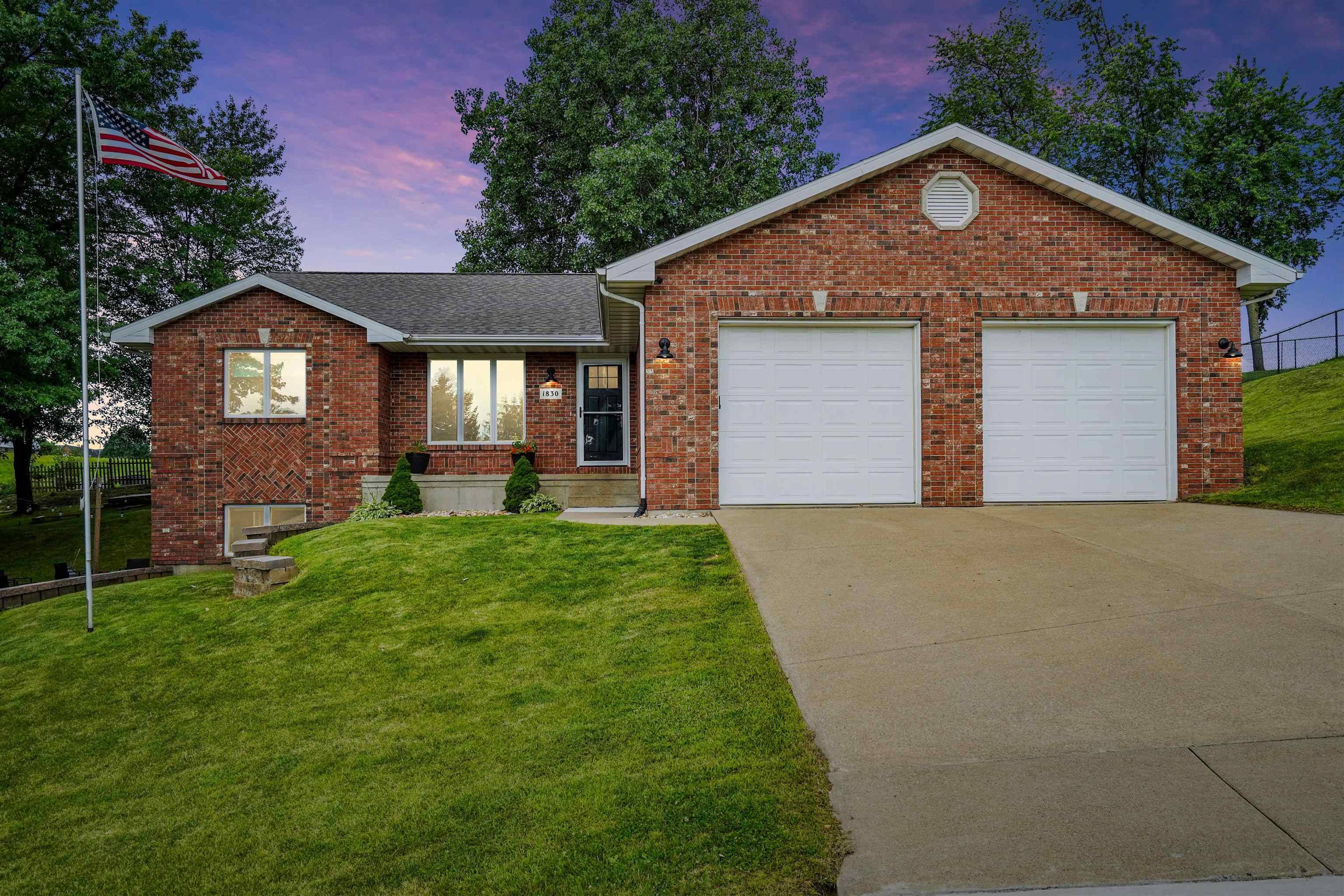 1830 Amelia DR, Dubuque, IA 52001