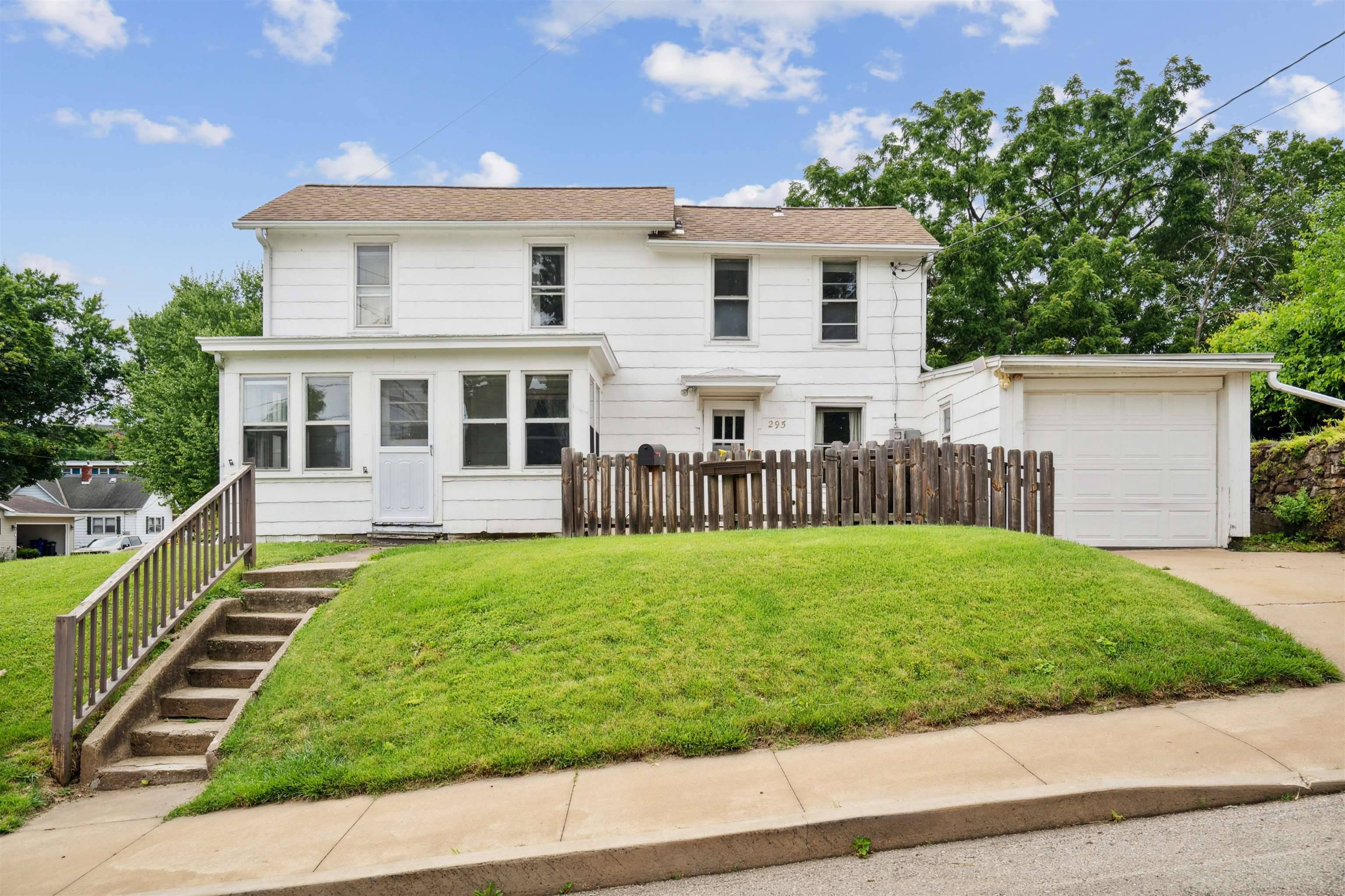 295 Apple ST, Dubuque, IA 52003