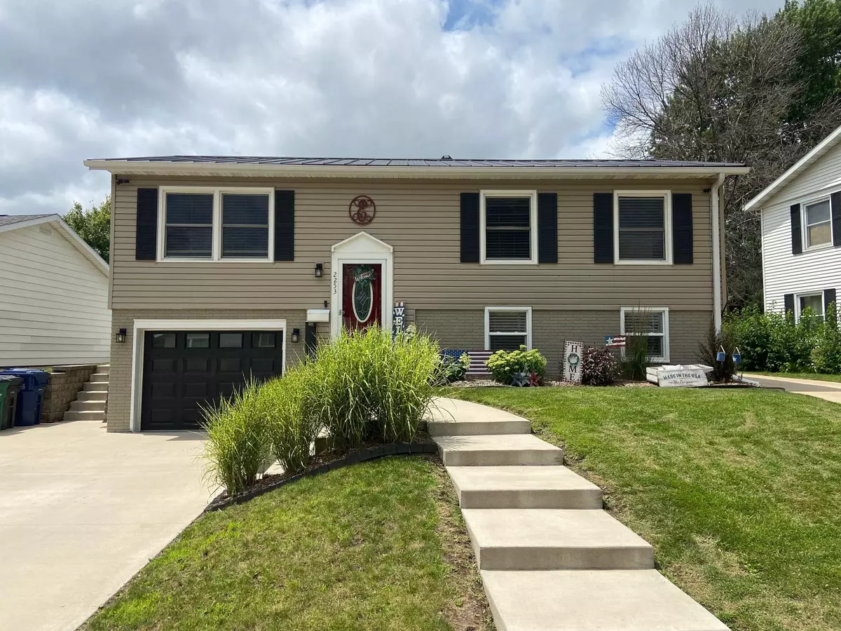 Dubuque, IA 52002,2253 Saint John DR