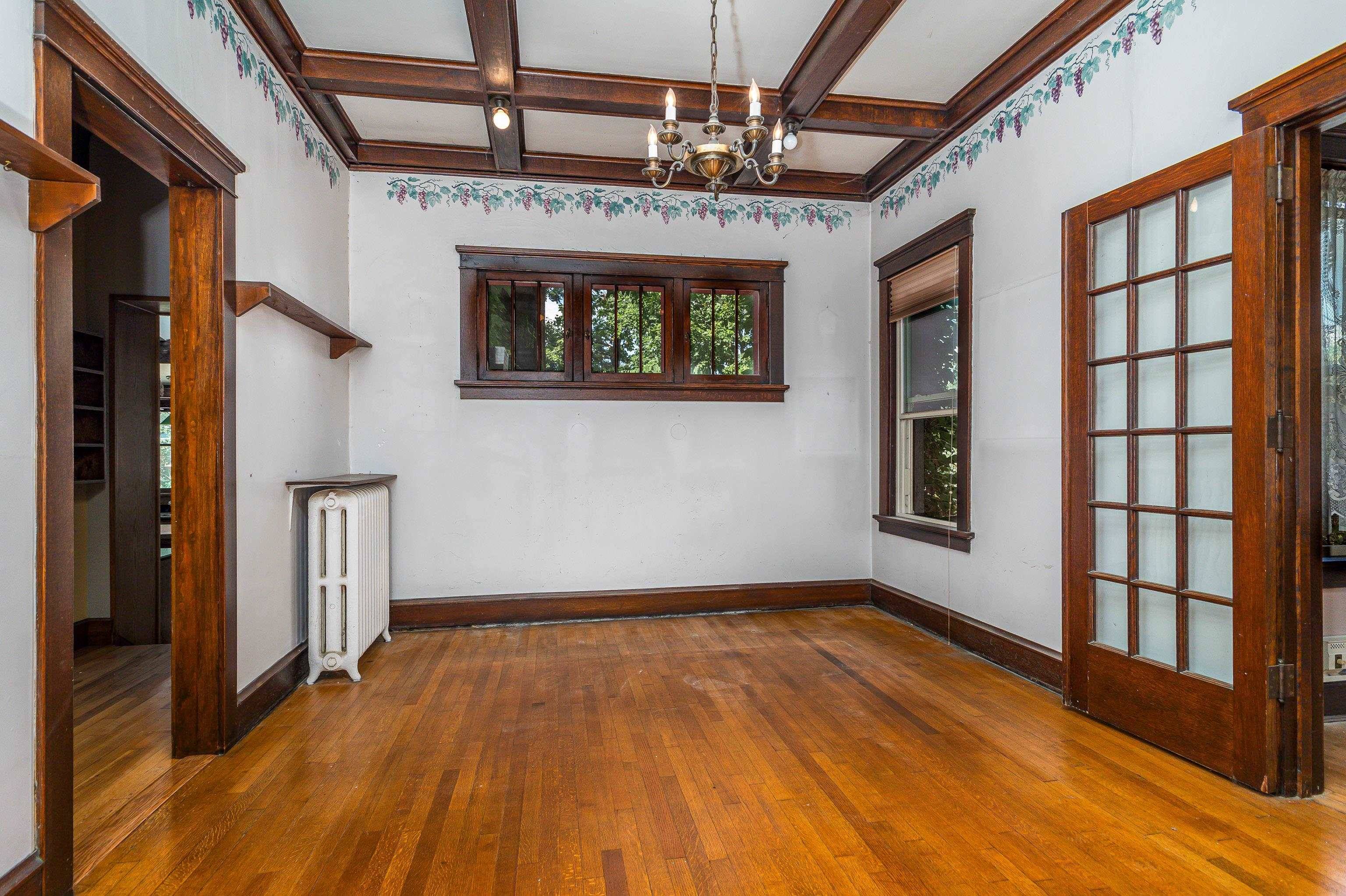 Dubuque, IA 52001,1075 W 3rd ST