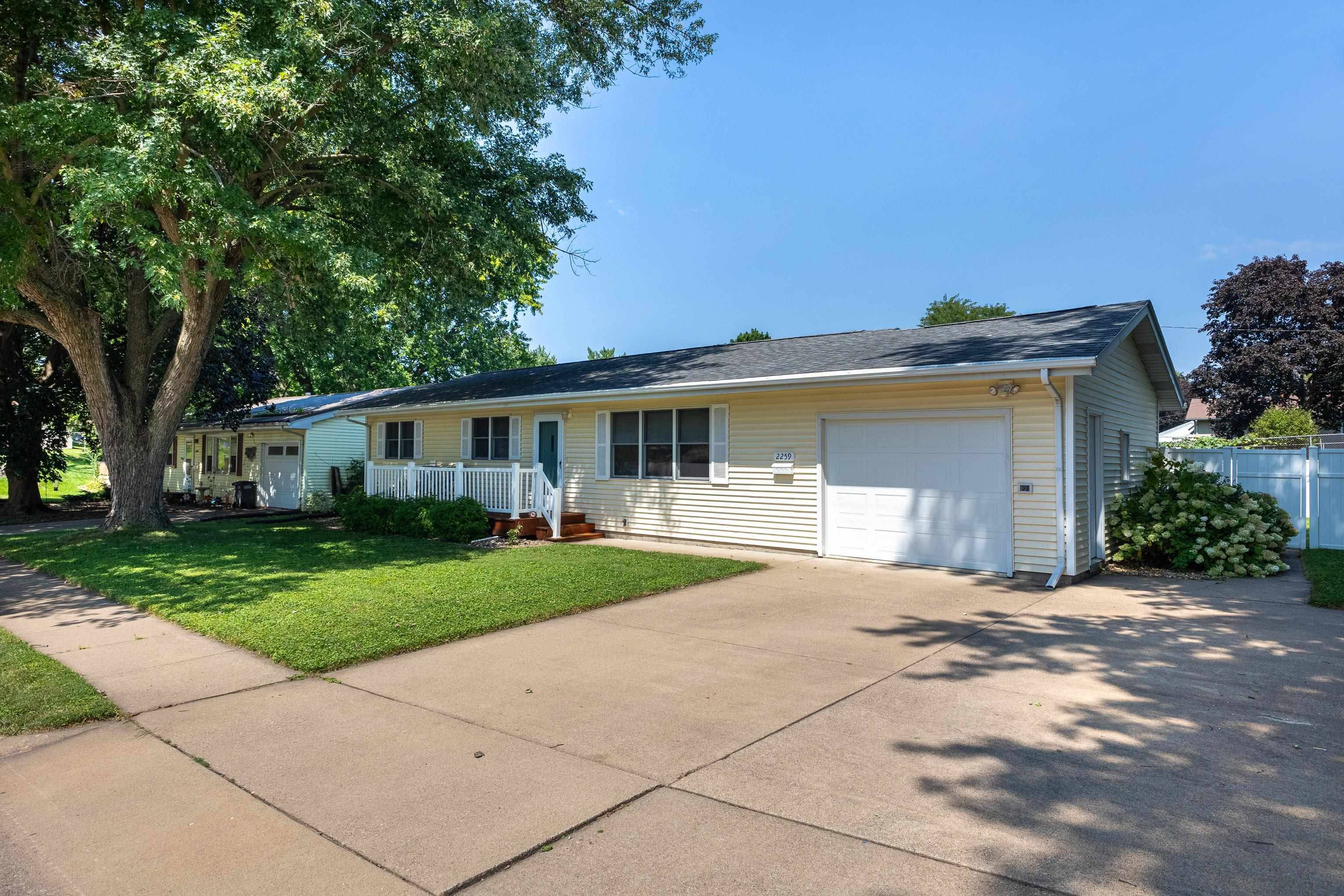 Dubuque, IA 52001,2259 Chippewa DR