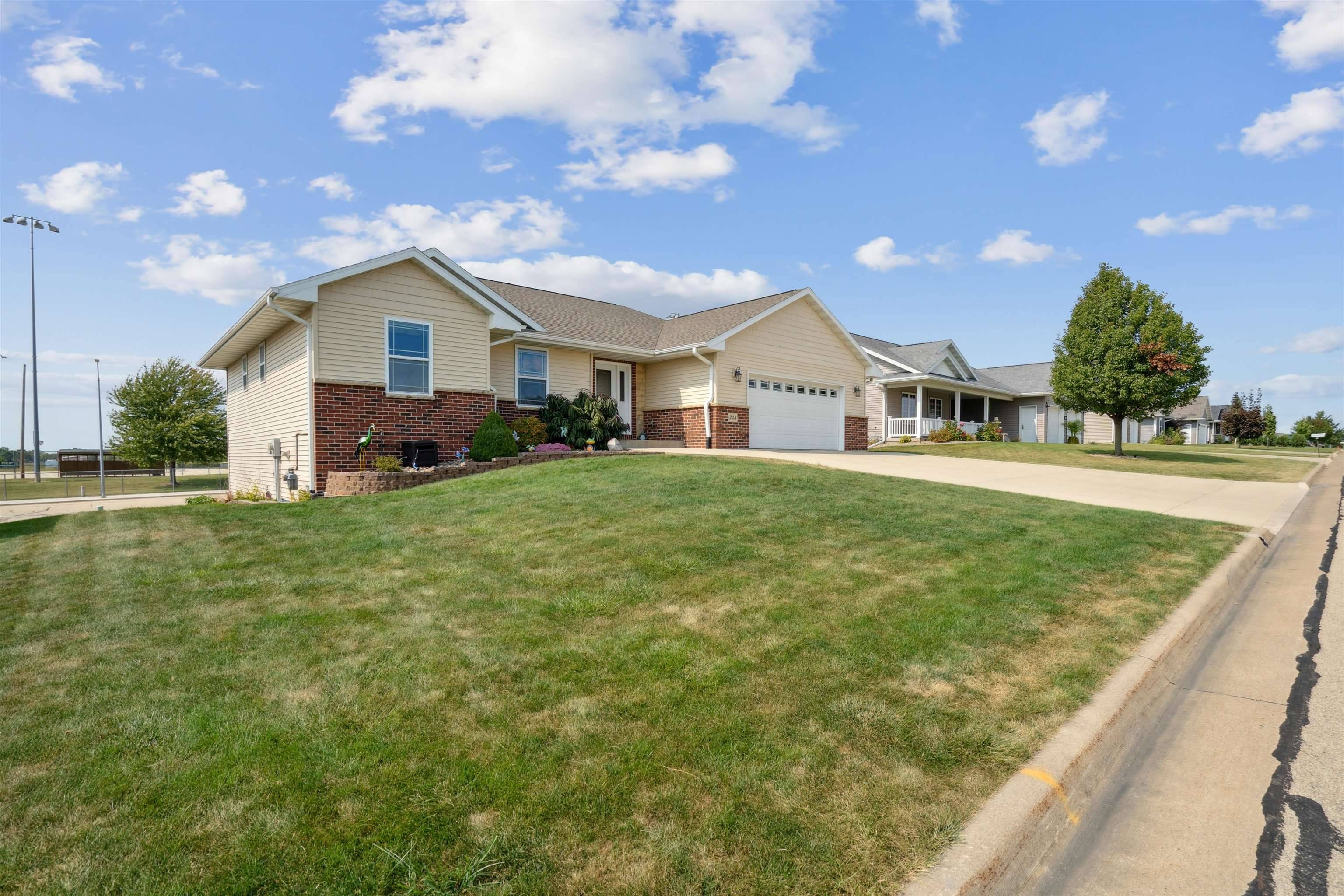 Peosta, IA 52068,243 Bryn DR