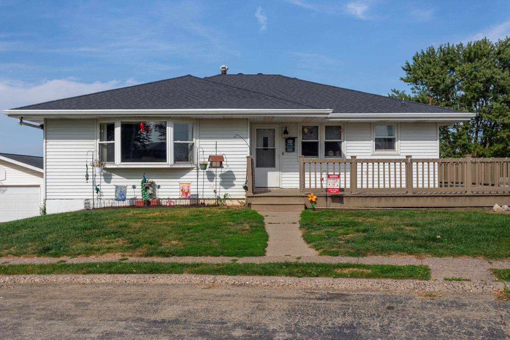 19041 Rainbow CT, Dubuque, IA 52002