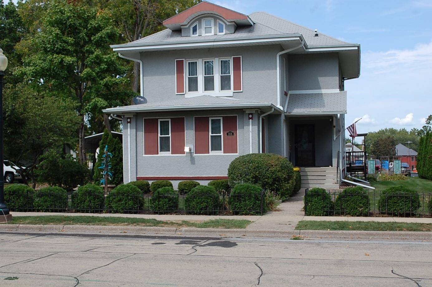 308 W Pleasant ST, Maquoketa, IA 52060