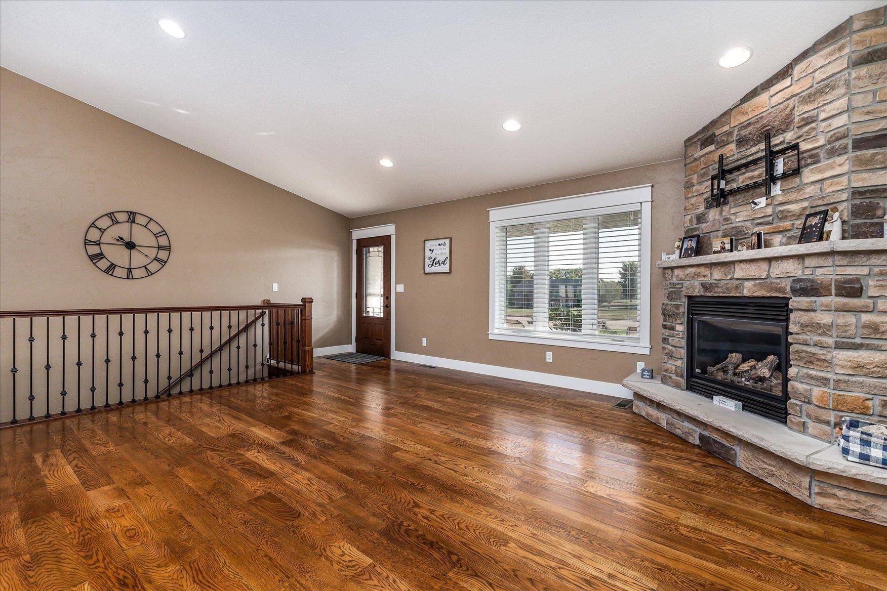 Cascade, IA 52033,178 White Oak Drive SE
