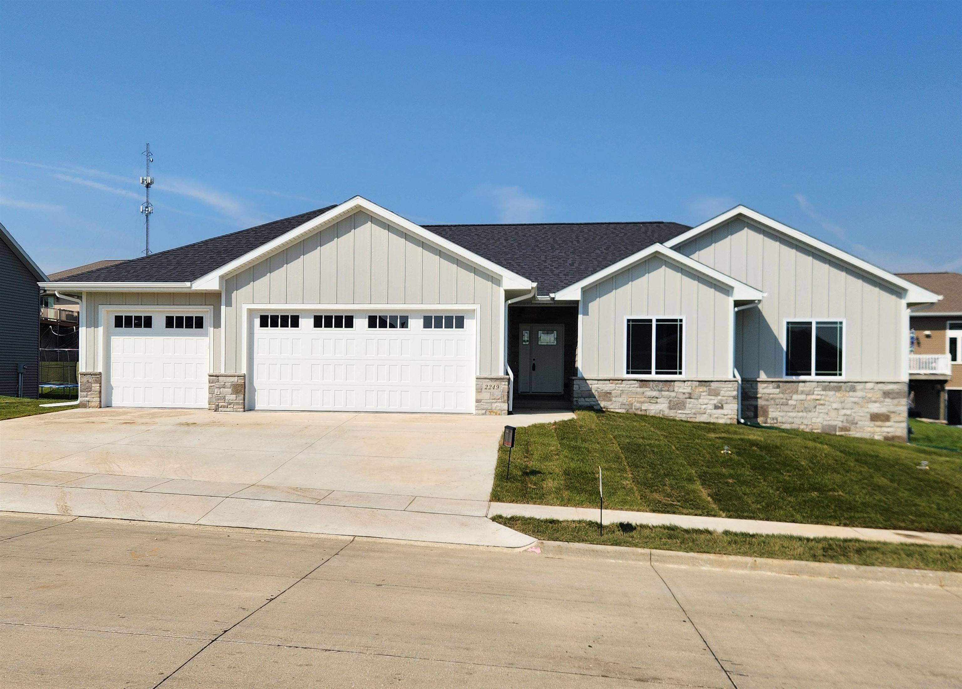 2249 Antler Ridge DR, Asbury, IA 52002