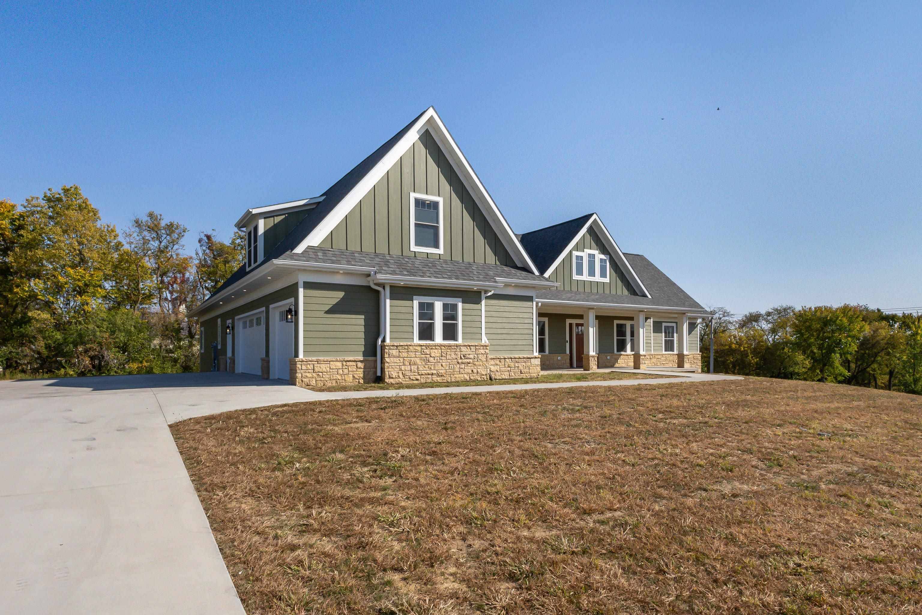Dubuque, IA 52001,16664 Forest Glen CT