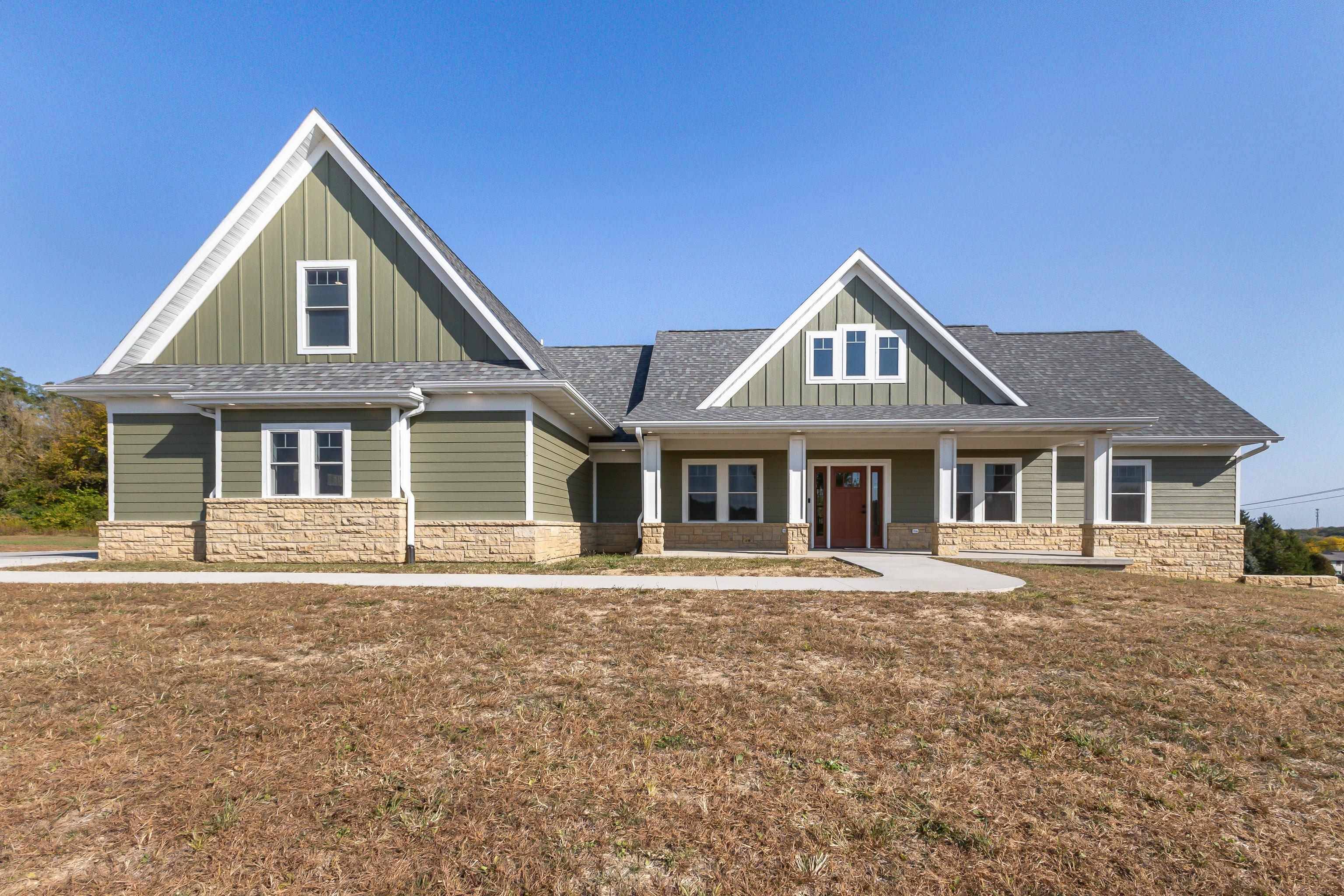 16664 Forest Glen CT, Dubuque, IA 52001